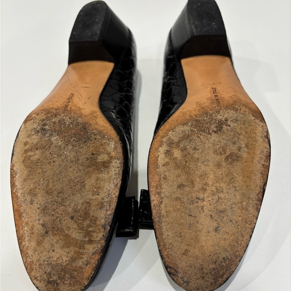 Salvatore Ferragamo Black Croc Embossed Vara Bow Pumps Gold Hardware - Picture 5 of 6